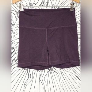 Like New Yogalicious High-Waist Stretch Short in Maroon Sz Medium